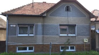 NA PREDAJ STARŠÍ RD SO ZÁHRADOU 1376 M2, Biskupice