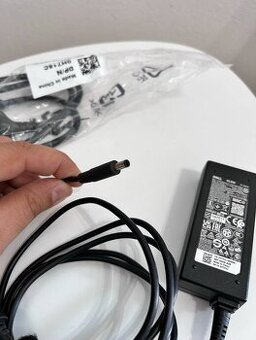 Originálna nová nabíjačka na notebook DELL 19,5V 2,31A 45W.