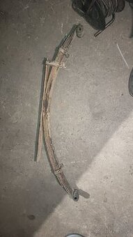 Listové pero Mitsubishi Pajero