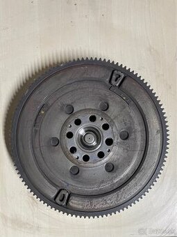 Zotrvačník bmw 20d