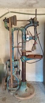 Predám starožitnú stojanovú vŕtačku