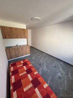 Prenájom garsonky / priestoru pre služby