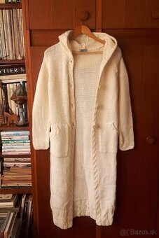 Dlhý pletený sveter na zapínanie