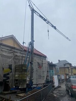 Samoskladací stavebný žeriav NEOFIN – 18 m / 26 m rameno