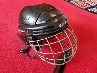 Hokejová prilba Bauer BH2100JR s košíkom – výborný stav