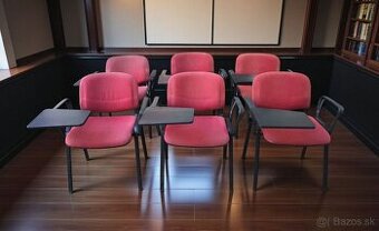 Konferenčné stoličky s odnímateľnými stolíkmi