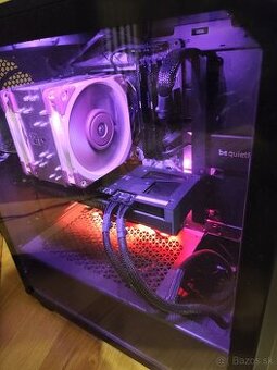 Celý herný set-up.