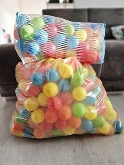 Plastové guličky do bazena