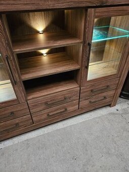 VEĽKÁ KOMODA-GENT,NOVÁ S OSVETLENÍM