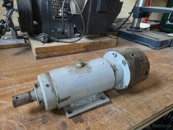 Vreteno s ložiskovým domcom a skľučovadlom TOS 160 mm