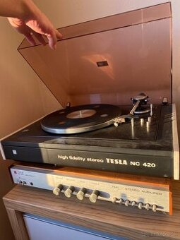 Gramofon TESLA NC420 +ZOSILOVAČ