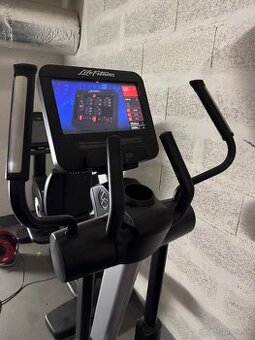Life Fitness elipticky trenazer