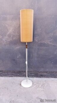 Retro stojaca lampa