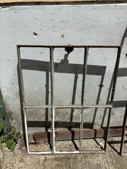 industriálne kovové okenné rámy