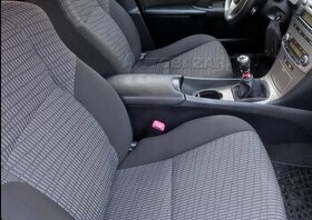 Sedačky Toyota avensis T27 kombi