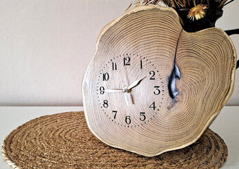 Drevené nástenné hodiny