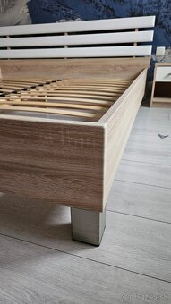 Manželská posteľ, nočné stolíky