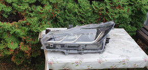 Predné ľavé svetlo TOYOTA COROLLA SEDAN 19