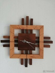 Rucne vyrobené hodiny z orechového dreva