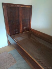 Starožitný nábytok - posteľ - 1
