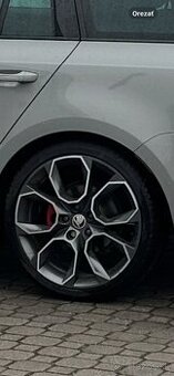 Predám celoročne pneumatiky 225/35 R19
