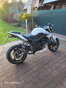 Suzuki GSR 750