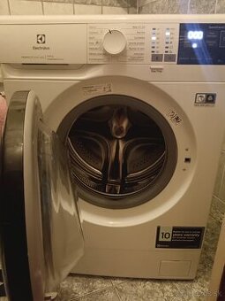 Predam pračku úzku Electrolux PERFECT 600