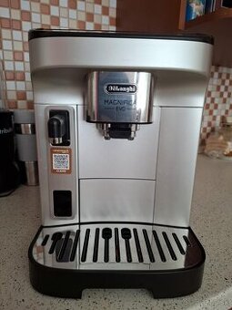 Kávovar Delonghi magnifica evo