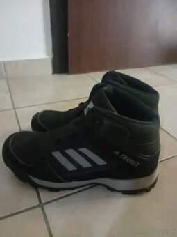 Topánky adidas zimne