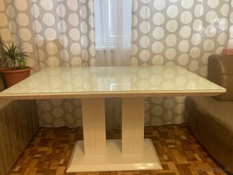 Predám jedálenský stôl
