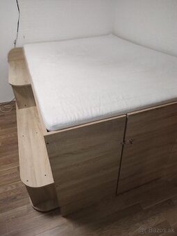 Študentská posteľ