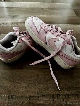 Ružové nike tenisky