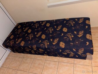 Posteľ s úložným priestorom