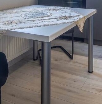 Jedálenský, kuchynský stôl a stoličky