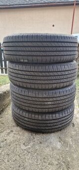 215/60 R17 Goodyear