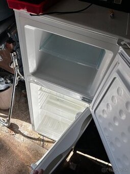 Predám malú chladničku