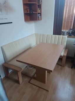 Krémová / Béžová kuchynská lavica so stolom a 2 stoličkami