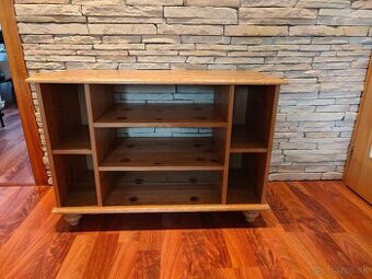 Komoda z masívnej borovice