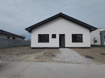 Novostavba 4-izbového rodinného domu v Hrubej Borši - práve 