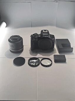 Canon R50 + 18-45mm objektiv a 2x baterie