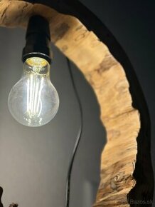 Ručne vyrábaná lampa