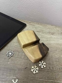 Drevený stojan na mobil alebo ipad