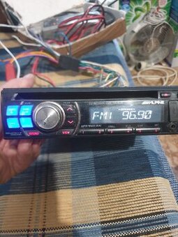 ALPINE CDE-100EUB 4x50w