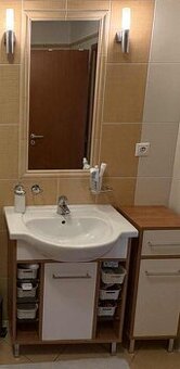 Umývadlo s kúpeľňovým nábytkom