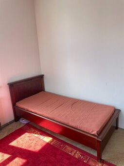 staršie postele s kvalitného dreva - veľmi pevné