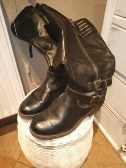 Predám vyššie dámske čižmy Greceland