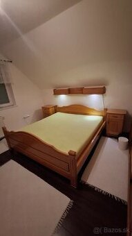 Dubová masivna spálňa