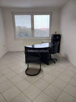 Ponúkame na prenájom kancelársky priestor v centre Nových Zá