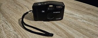 Analógový fotoaparát značky Olympus