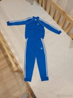 Predám detské teplákové súpravy adidas , veľkosť 104.